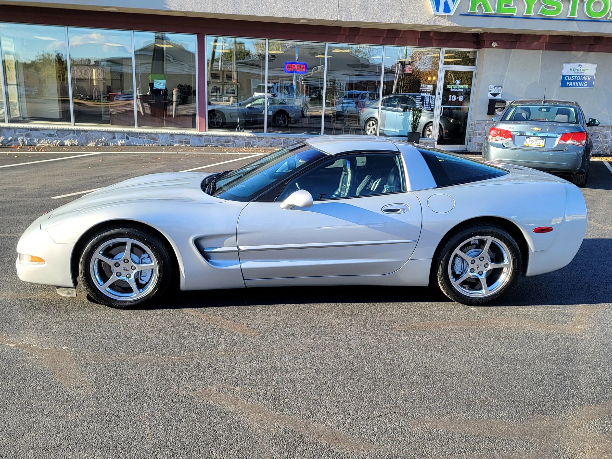 Used 2000 Chevrolet Corvette Coupe w/ Memory Pkg image 7