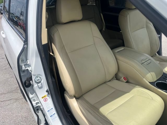 Used 2018 Toyota Highlander XLE AWD/4WD image 38
