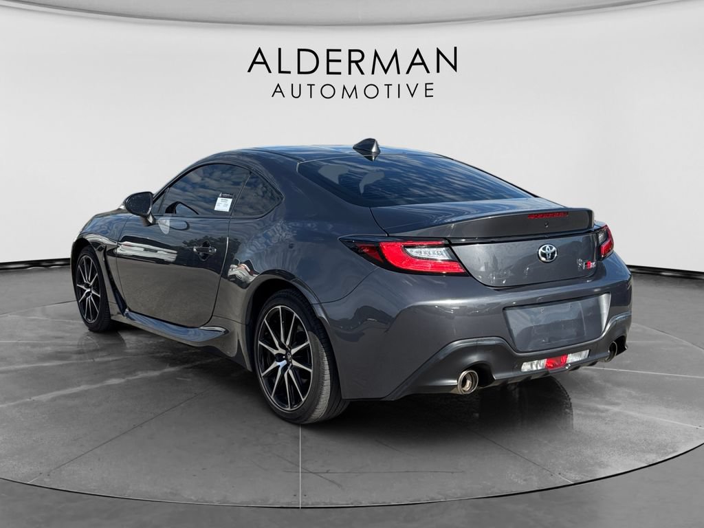 Used 2023 Toyota GR86 RWD image 3