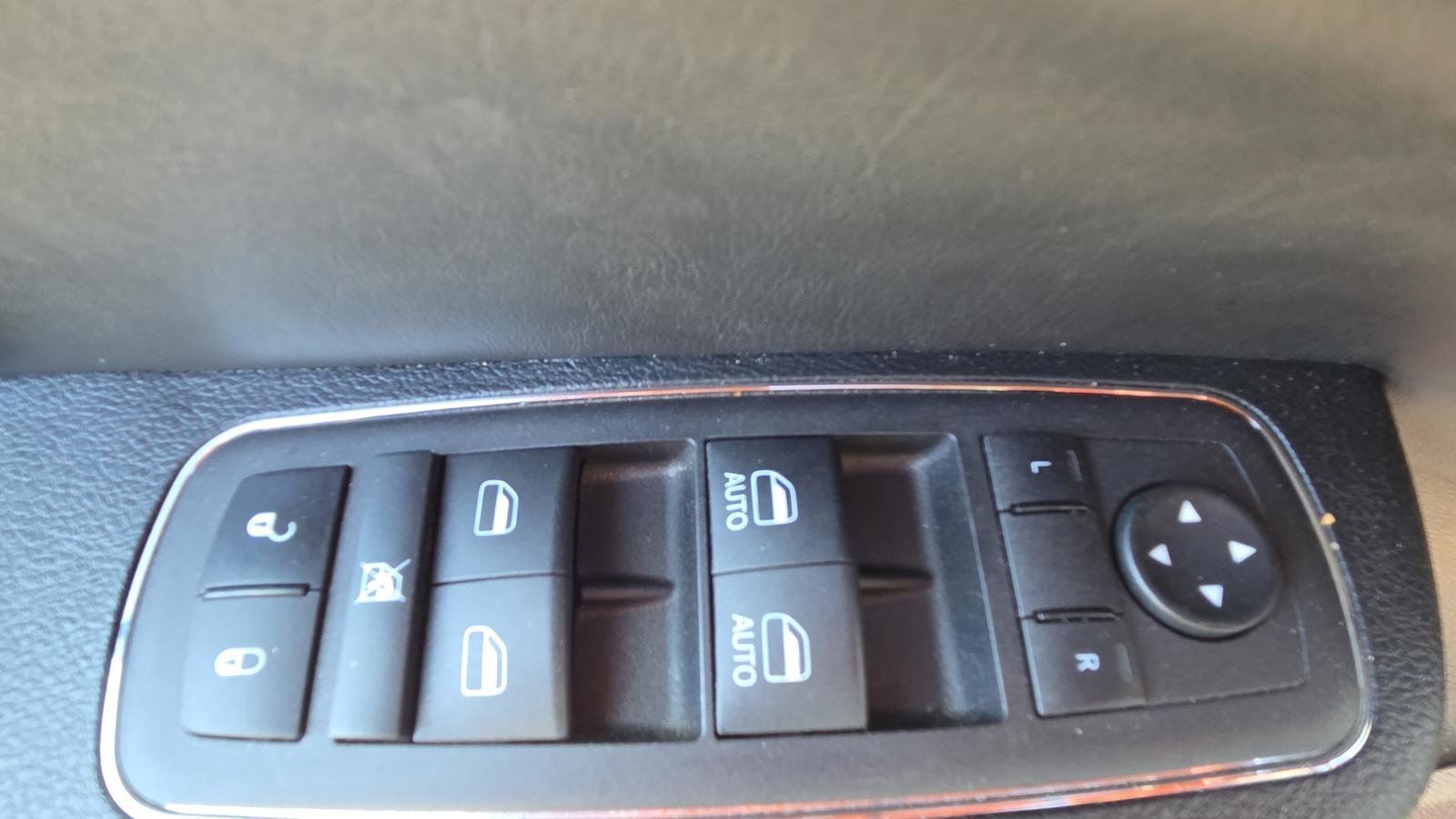 Used 2023 Chrysler 300 S RWD image 26