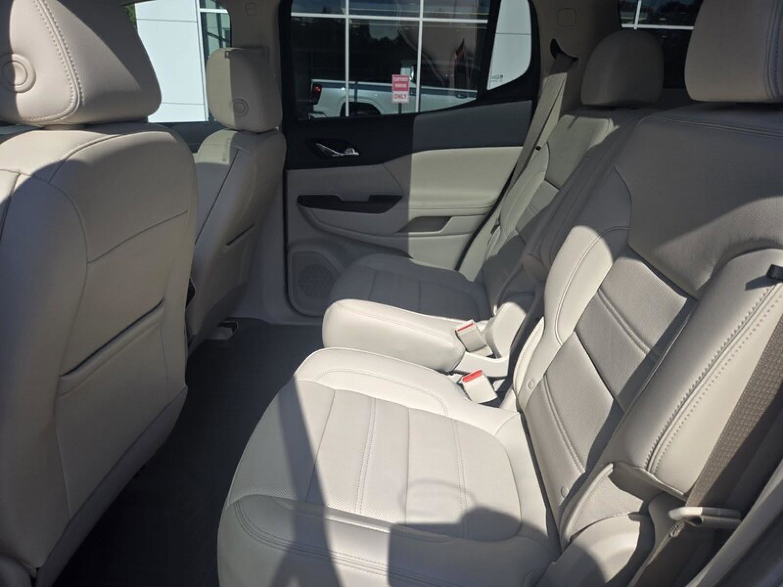 Used 2023 GMC Acadia Denali w/ Denali Ultimate Package FWD image 30