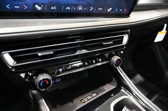 New 2026 Chevrolet Traverse LT w/ Sun and Wheel Package image 18