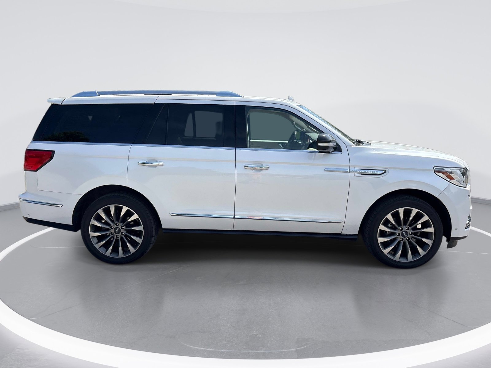 Used 2019 Lincoln Navigator Select w/ Technology Package AWD/4WD image 9
