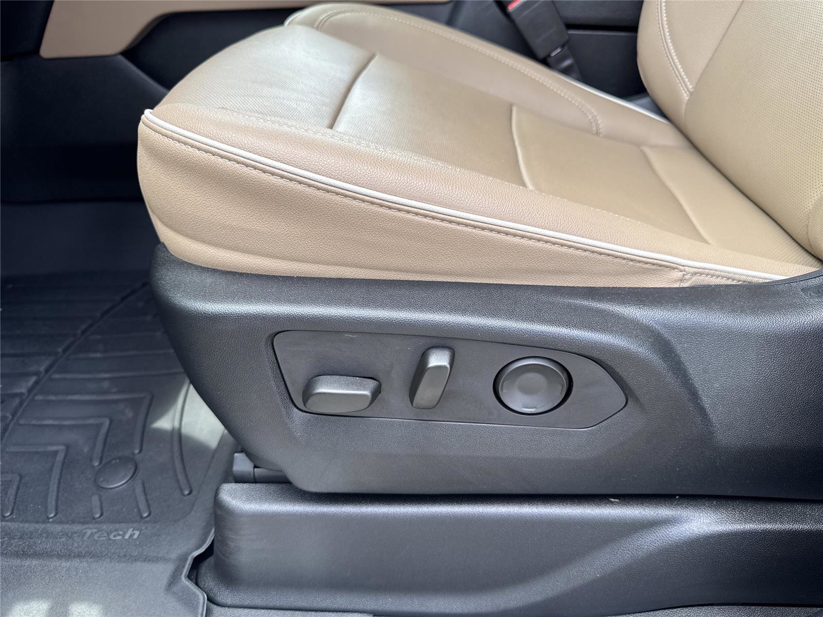 Used 2023 Chevrolet Tahoe Premier RWD image 12
