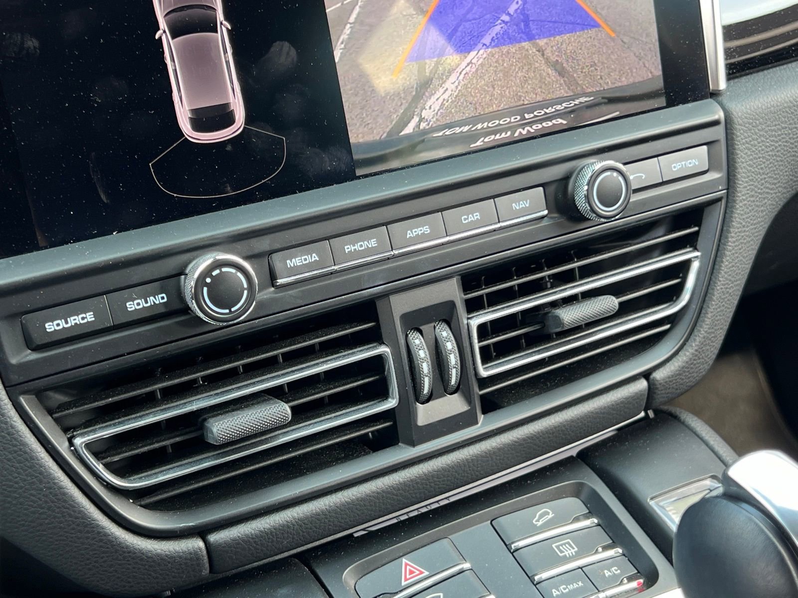 Certified 2020 Porsche Macan image 26