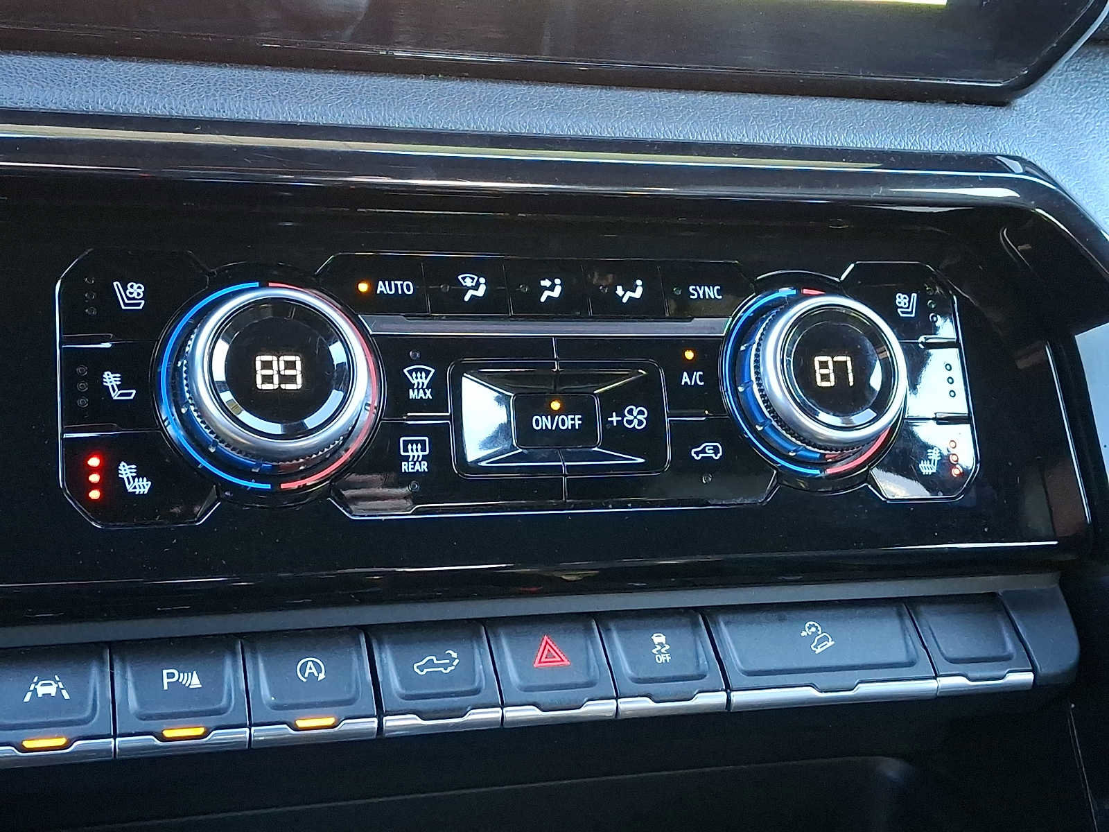 Certified 2023 GMC Sierra 1500 AT4 w/ AT4 Premium Package image 17