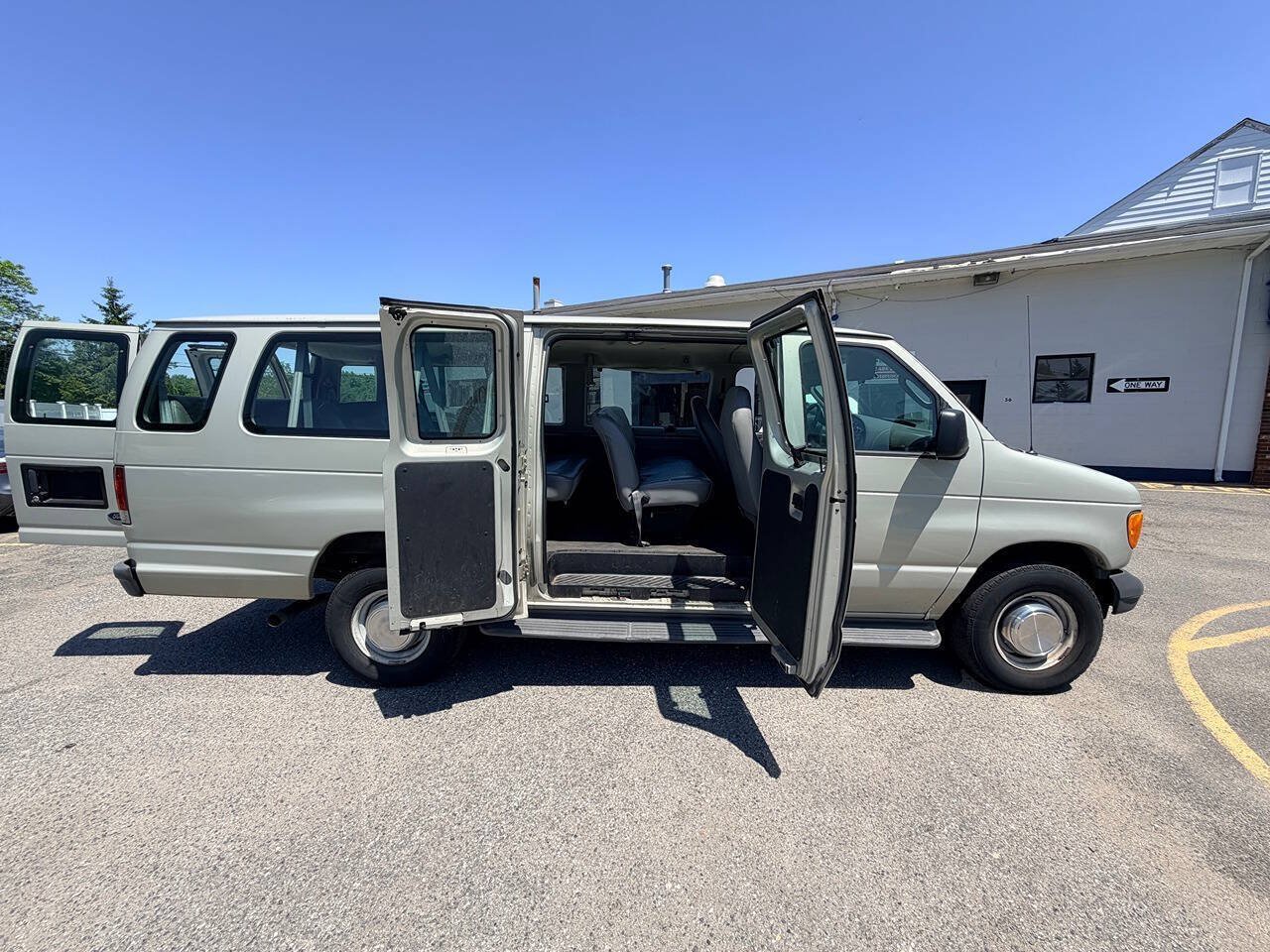 Used 2006 Ford E-350 and Econoline 350 XL RWD image 59