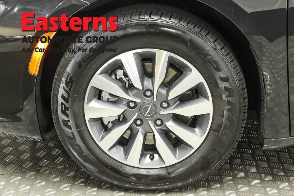 Used 2023 Chrysler Pacifica Touring-L image 30