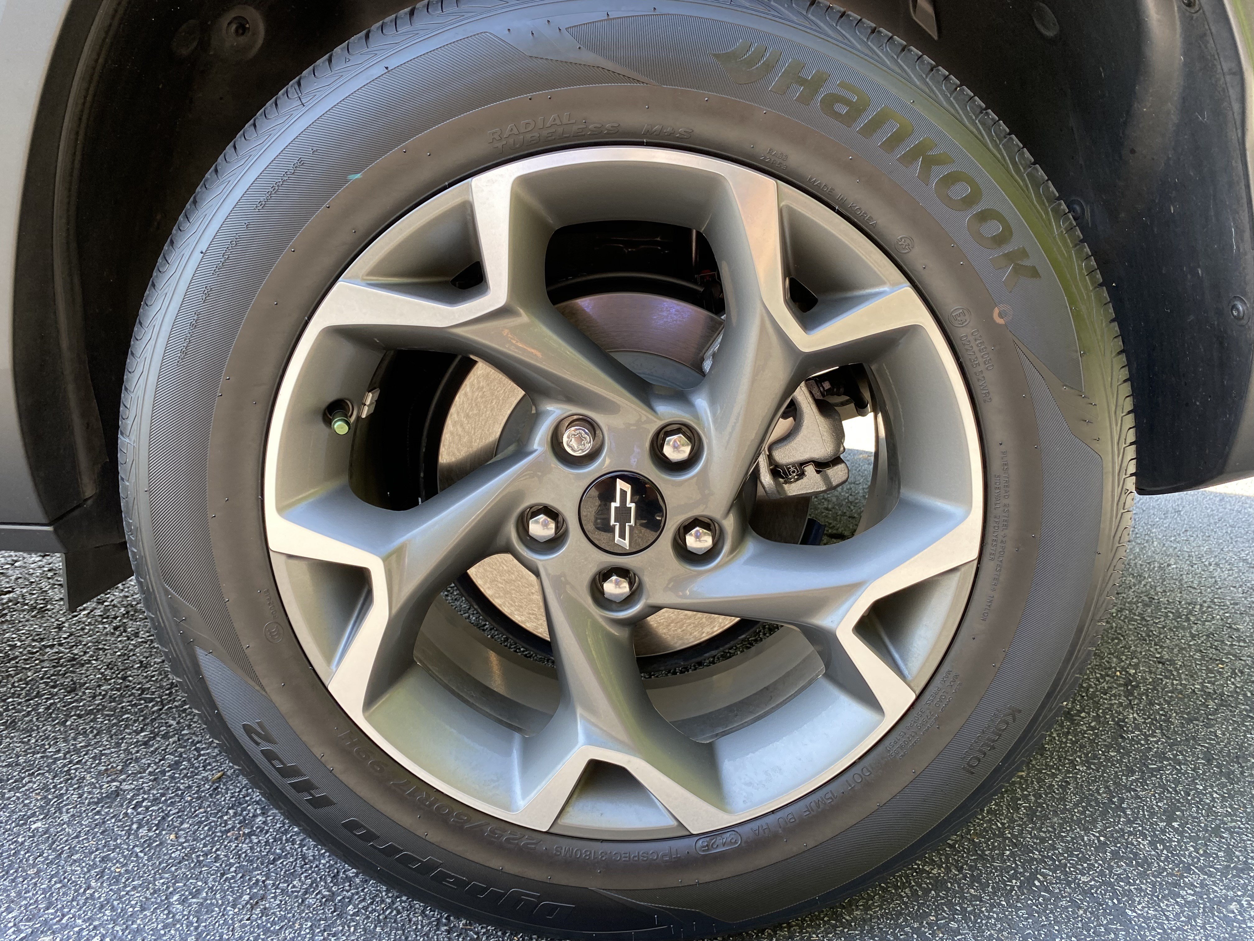 Used 2026 Chevrolet Trax LT w/ LPO, Blackout Package FWD image 39