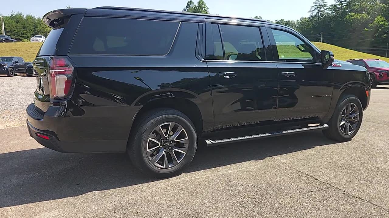 Used 2021 Chevrolet Suburban Z71 w/ Z71 Signature Package AWD/4WD image 6