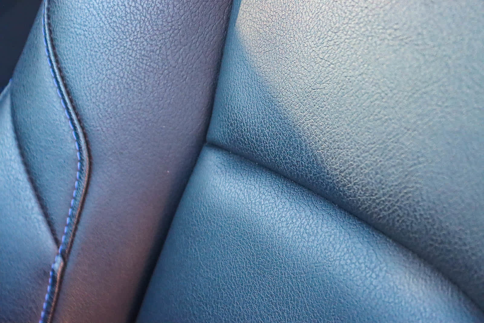 Used 2024 Cadillac XT4 Sport w/ Technology Package image 24