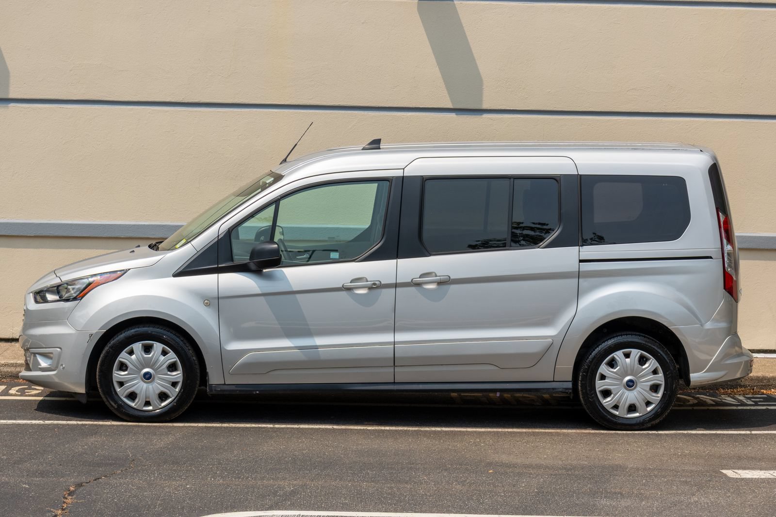 Used 2022 Ford Transit Connect XLT FWD image 7