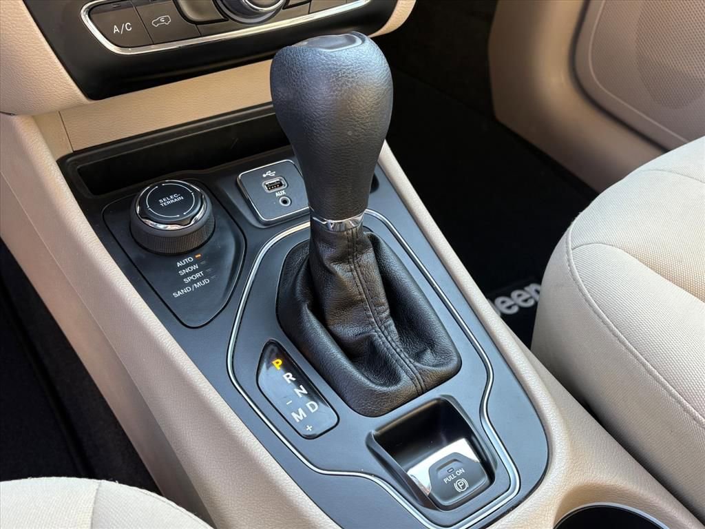 Used 2019 Jeep Cherokee Latitude w/ Popular Appearance Group image 22