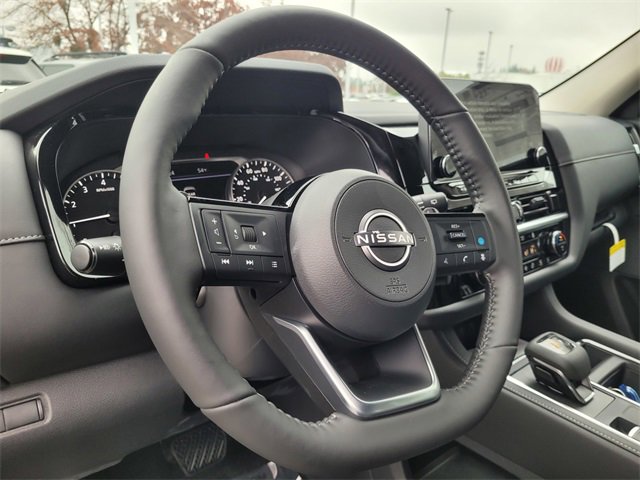 New 2025 Nissan Pathfinder SL image 6