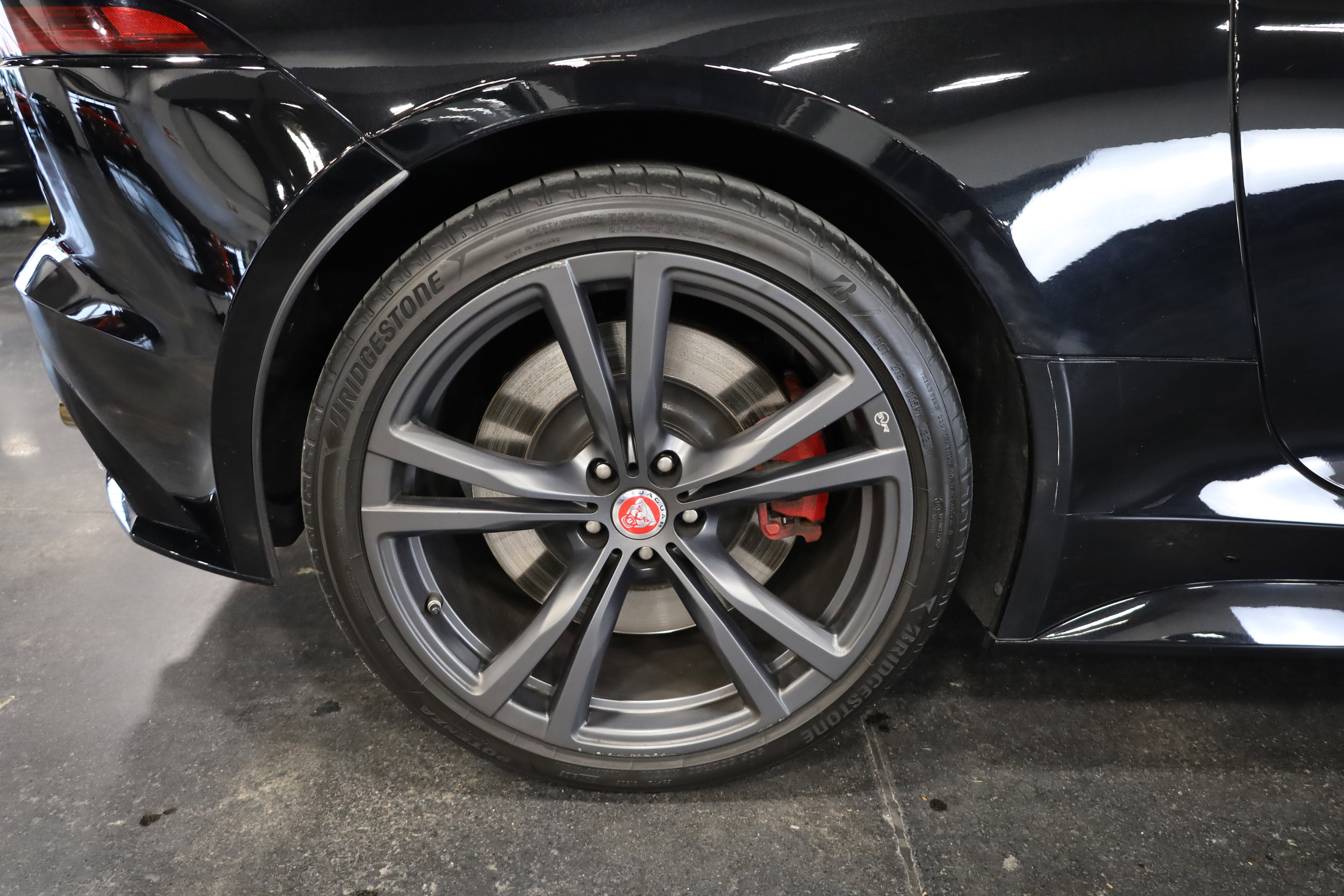 Used 2020 Jaguar F-TYPE SVR image 11