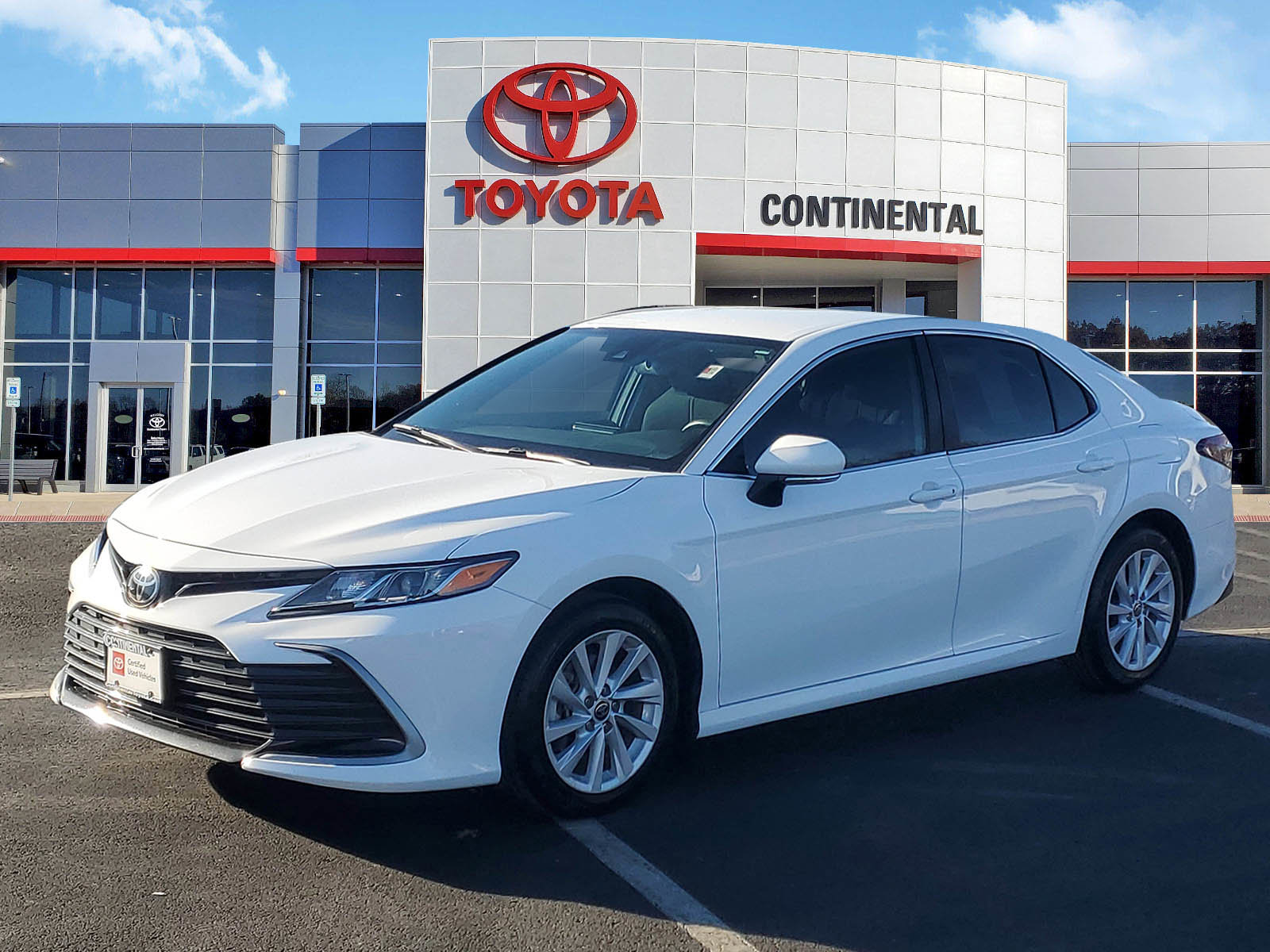 Certified 2022 Toyota Camry LE w/ Convenience Package image 3