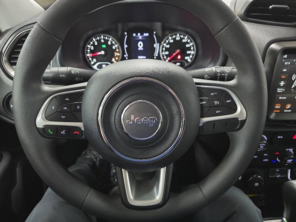 Used 2023 Jeep Renegade Latitude AWD/4WD image 18