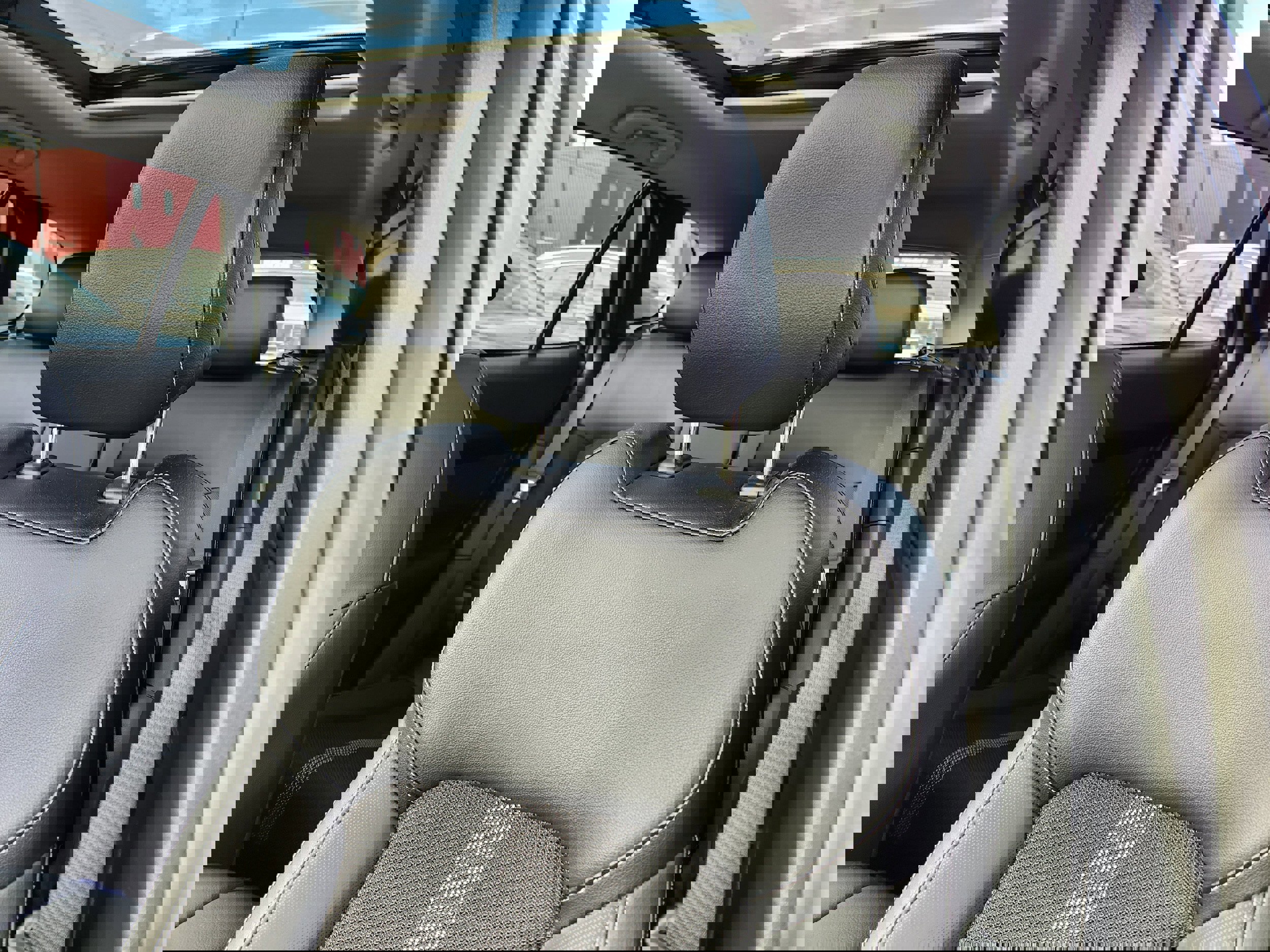 Used 2025 MAZDA CX-50 AWD 2.5 S w/ Cargo Package image 12