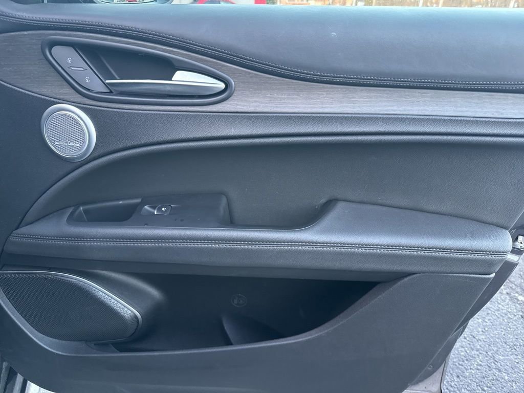 Used 2023 Alfa Romeo Stelvio Ti image 60