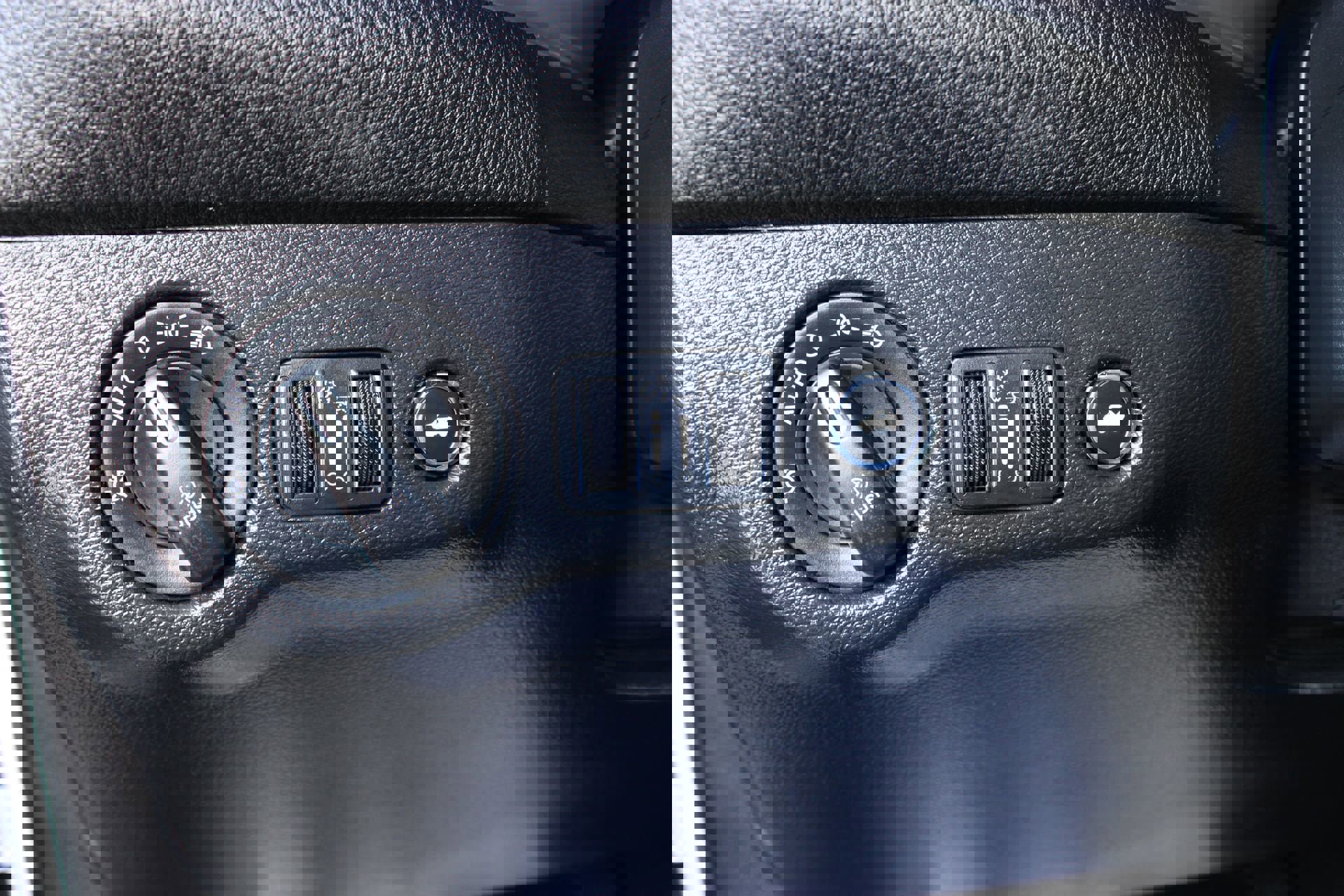 Used 2023 Dodge Challenger SXT w/ Blacktop Package image 20