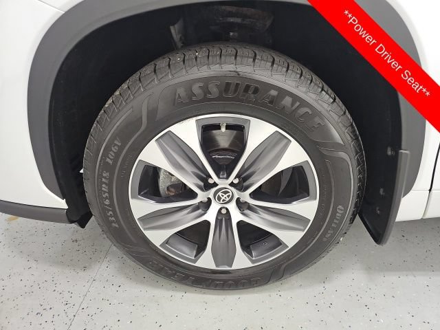 Used 2023 Toyota Highlander XLE AWD/4WD image 9