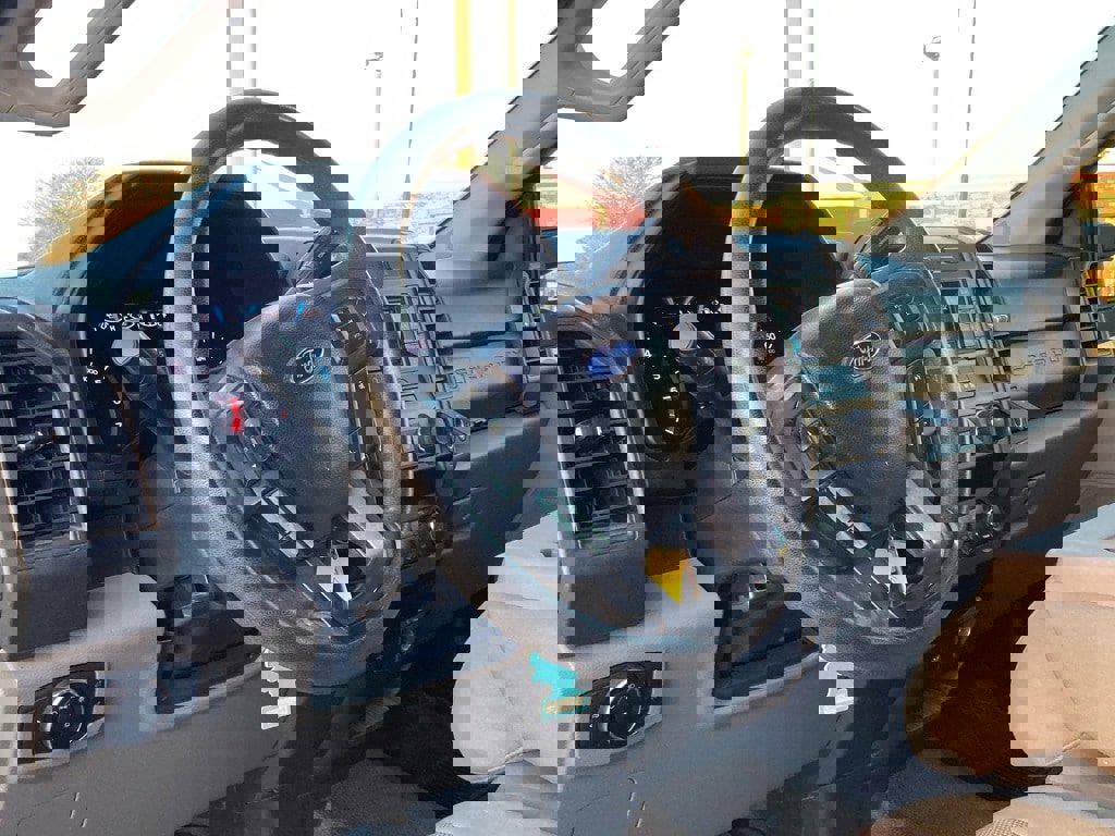 Used 2019 Ford F250 XL w/ Power Equipment Group image 9