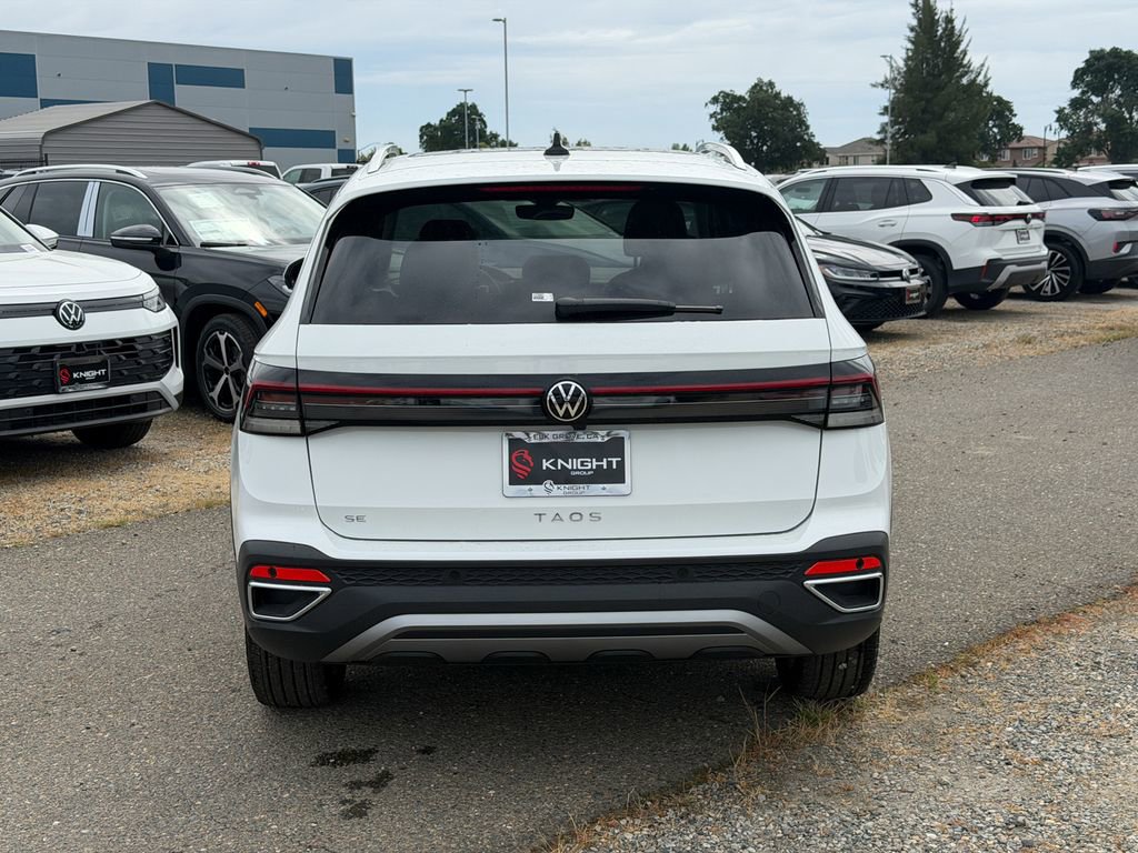 New 2026 Volkswagen Taos SE FWD image 8