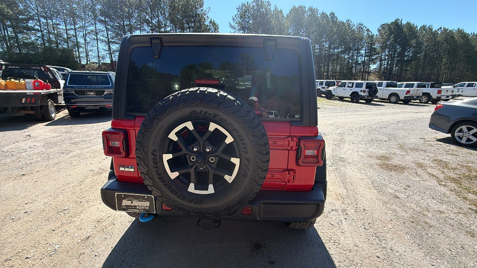 Used 2025 Jeep Wrangler Unlimited Rubicon 4xe w/ Convenience Group AWD/4WD image 9