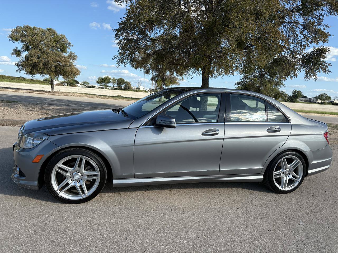 Used 2010 Mercedes-Benz C 300 Sedan image 2
