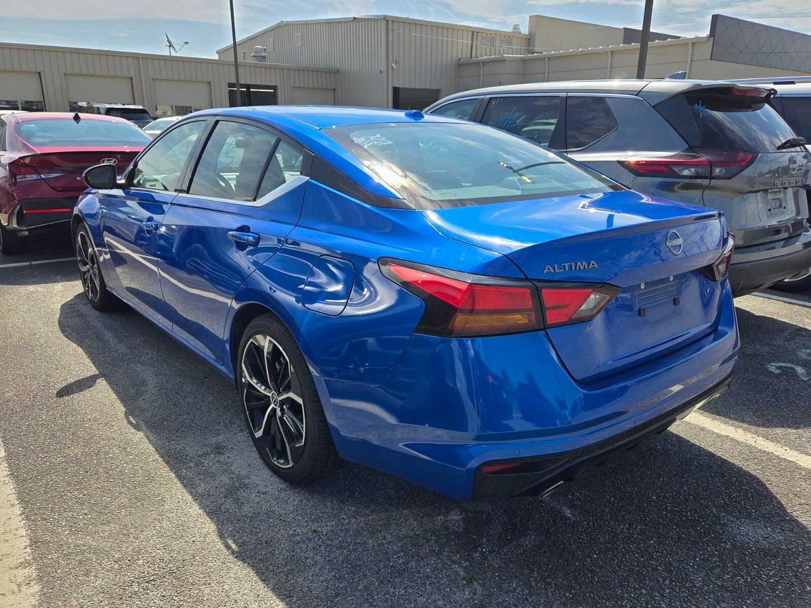 Used 2025 Nissan Altima 2.5 SR image 7