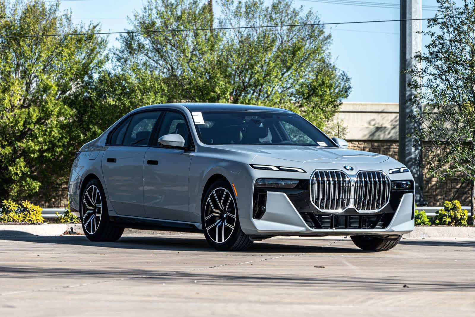 Used 2025 BMW 740i image 1
