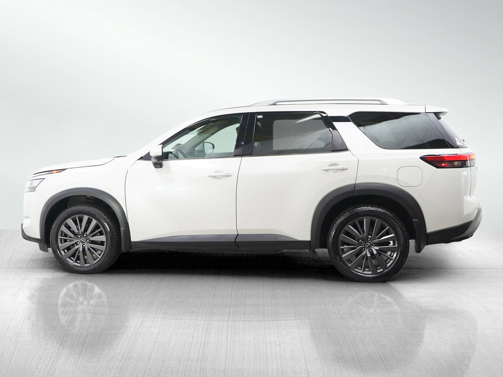 Used 2023 Nissan Pathfinder SL AWD/4WD image 6
