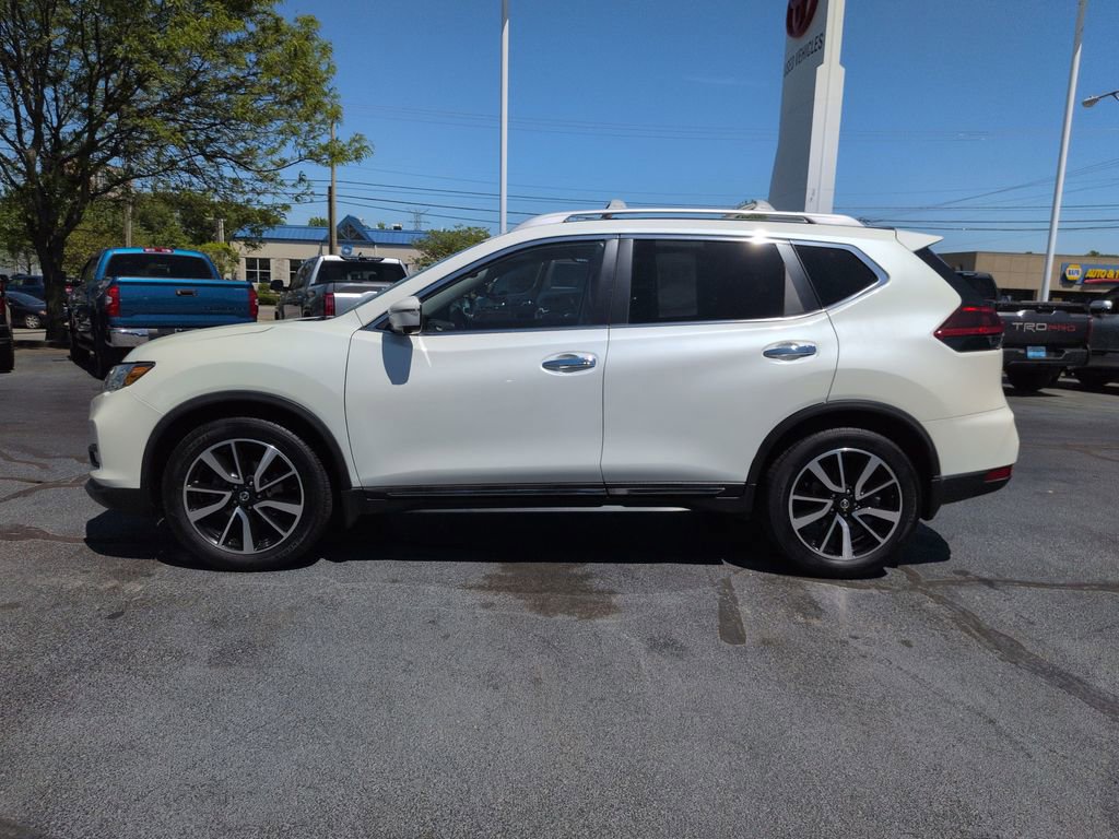 Used 2019 Nissan Rogue SL w/ Premium Package image 2