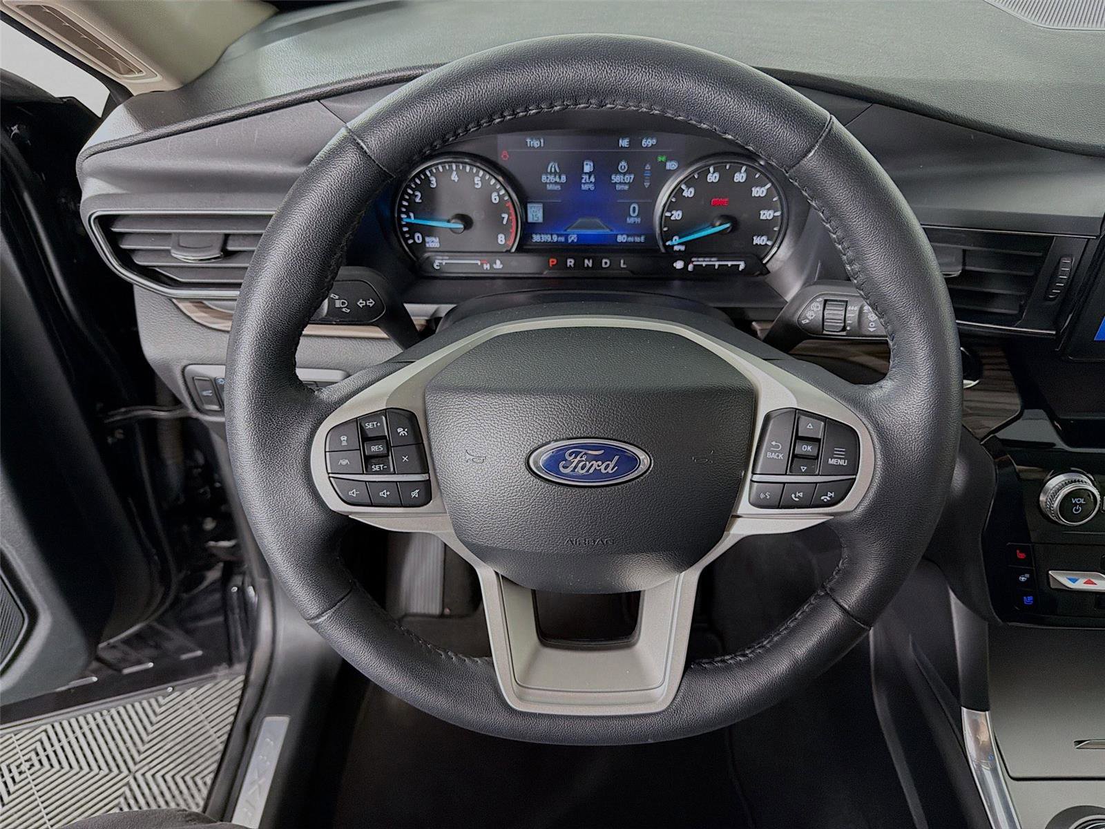 Used 2024 Ford Explorer Limited AWD/4WD image 12