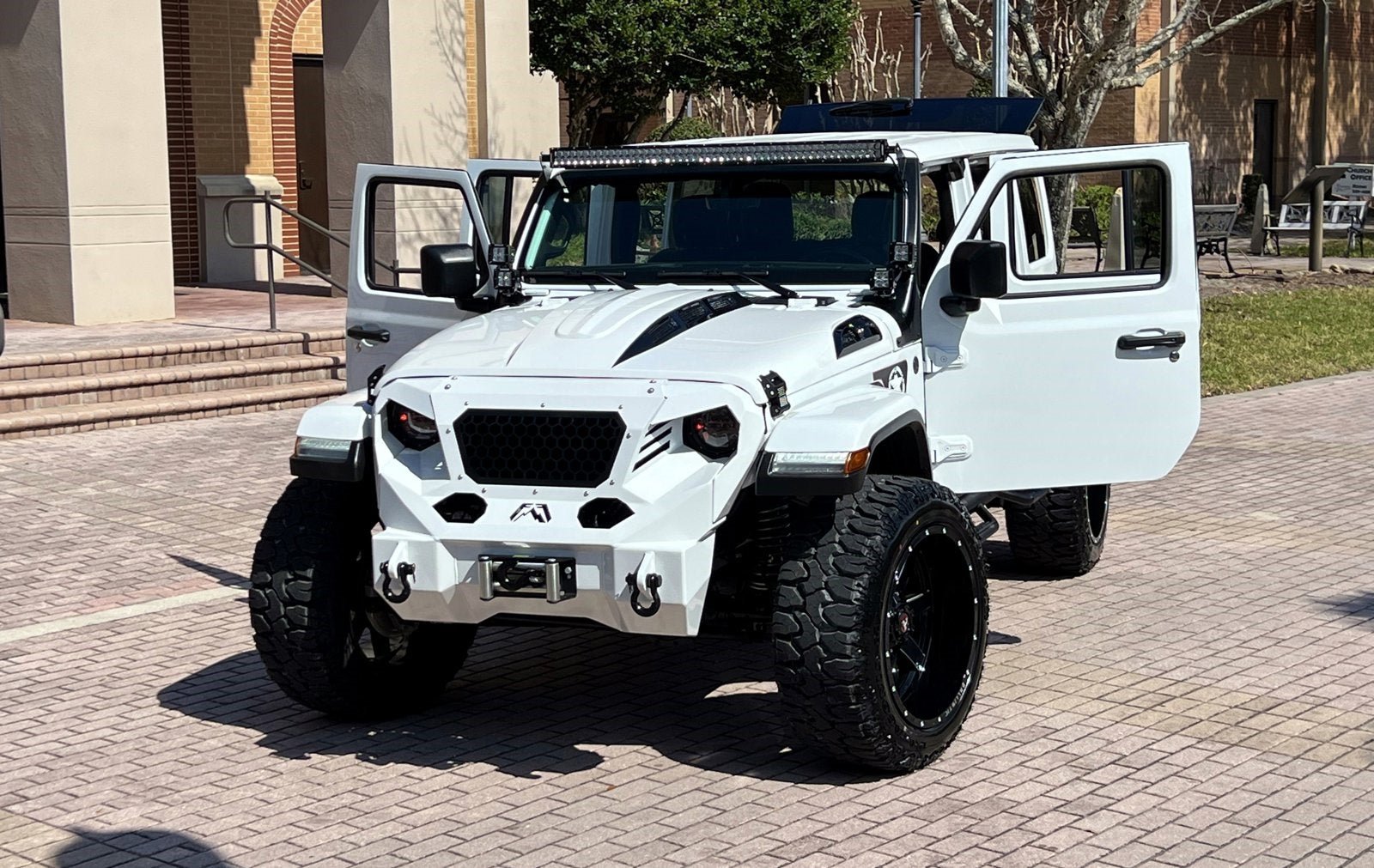 Used 2021 Jeep Wrangler Unlimited Sahara w/ Uconnect 4C Nav & Sound Group AWD/4WD image 3
