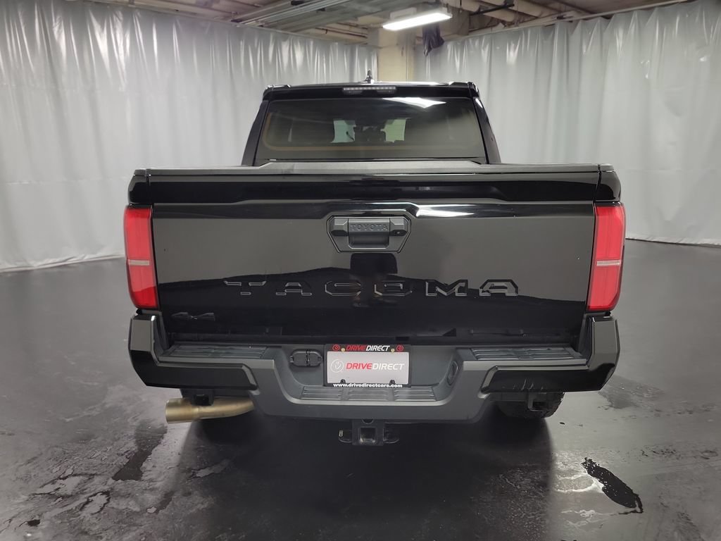 Used 2025 Toyota Tacoma TRD Off-Road AWD/4WD image 7
