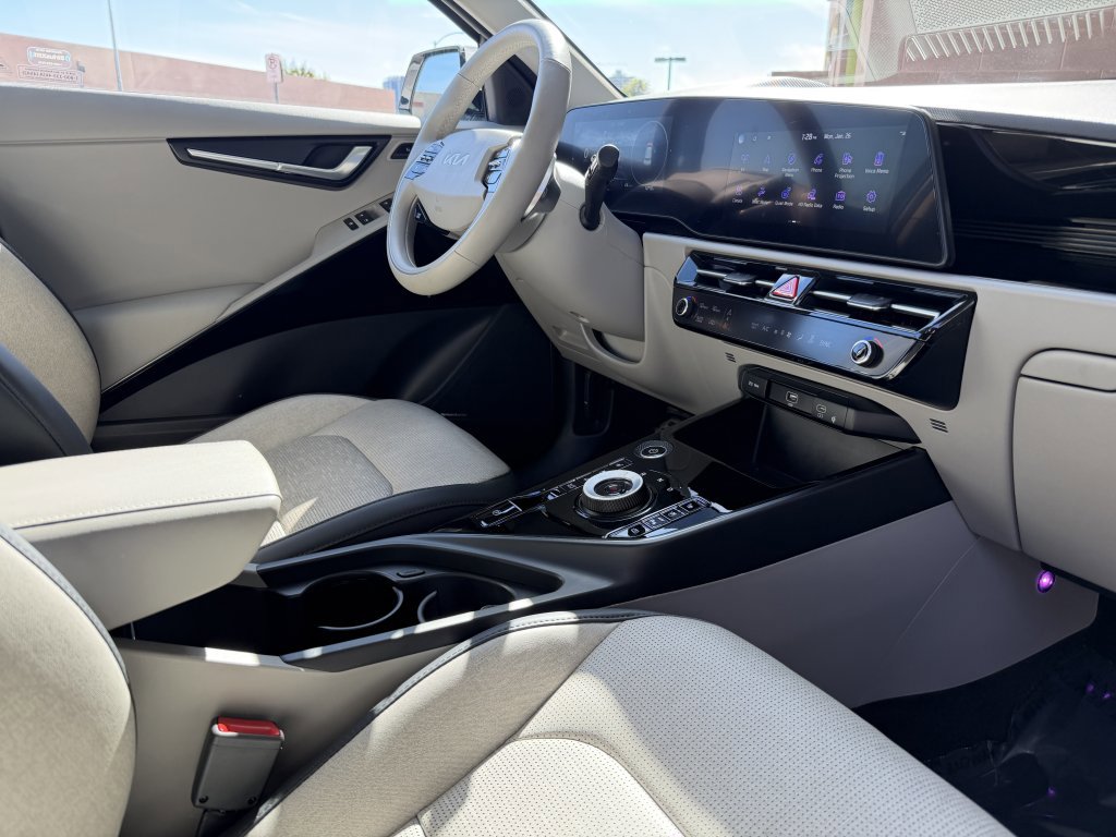 Used 2024 Kia Niro Wave w/ Wave Preserve Package image 40
