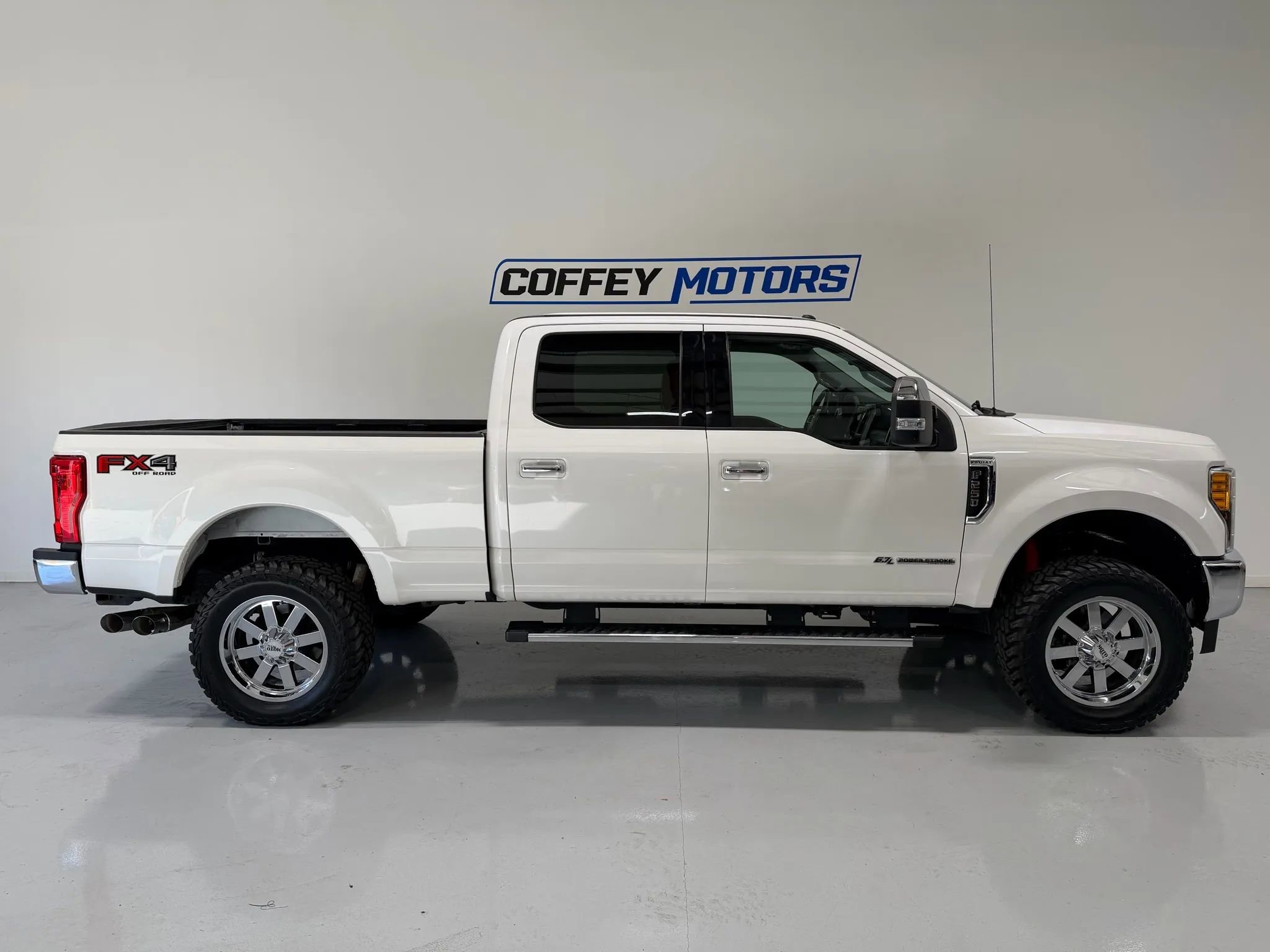 Used 2017 Ford F250 Lariat w/ Chrome Package image 7