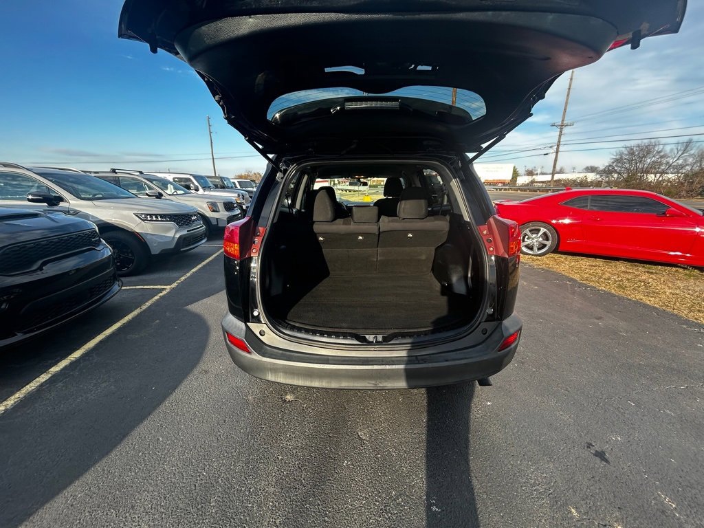 Used 2015 Toyota RAV4 LE image 18