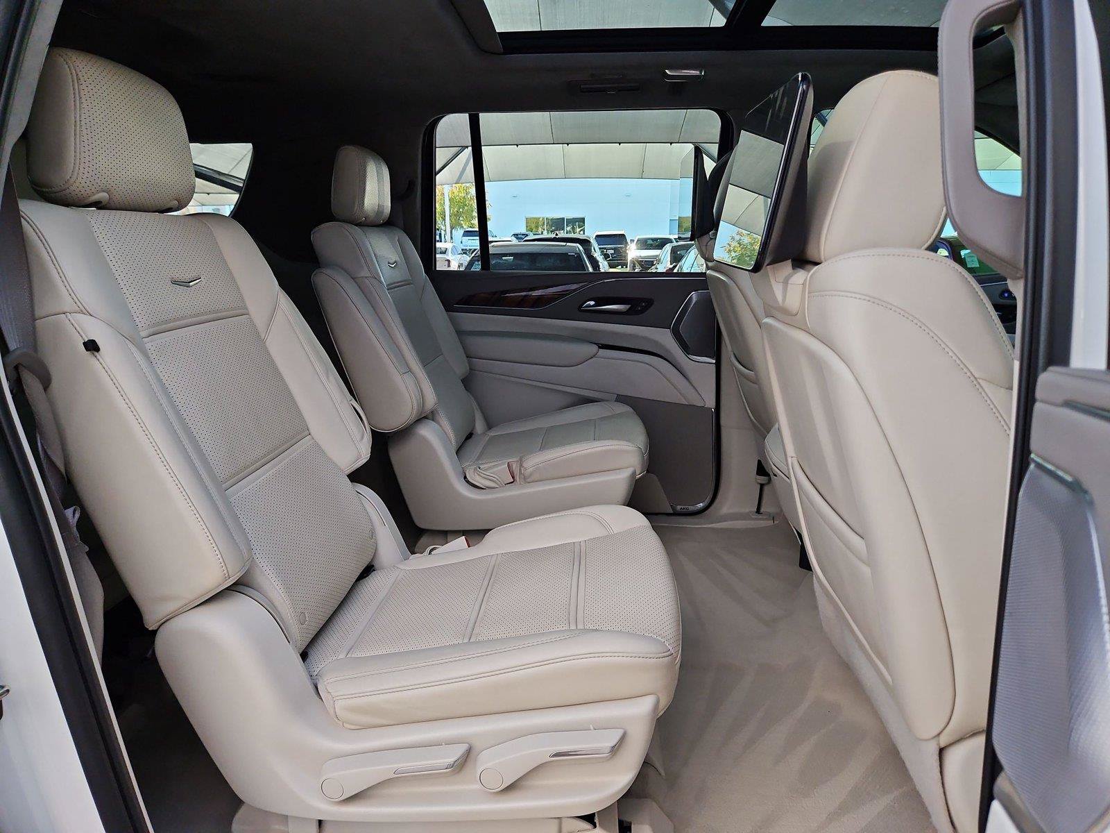 Used 2022 Cadillac Escalade ESV Premium Luxury Platinum AWD/4WD image 30