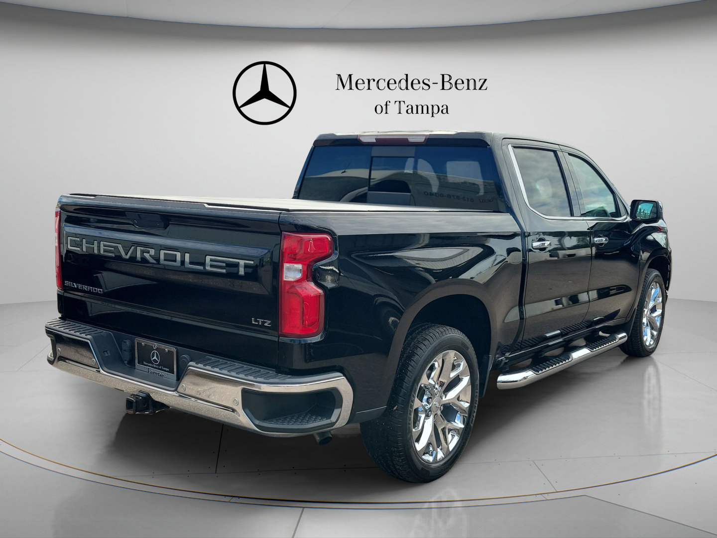Used 2020 Chevrolet Silverado 1500 LTZ w/ LTZ Premium Package AWD/4WD image 3