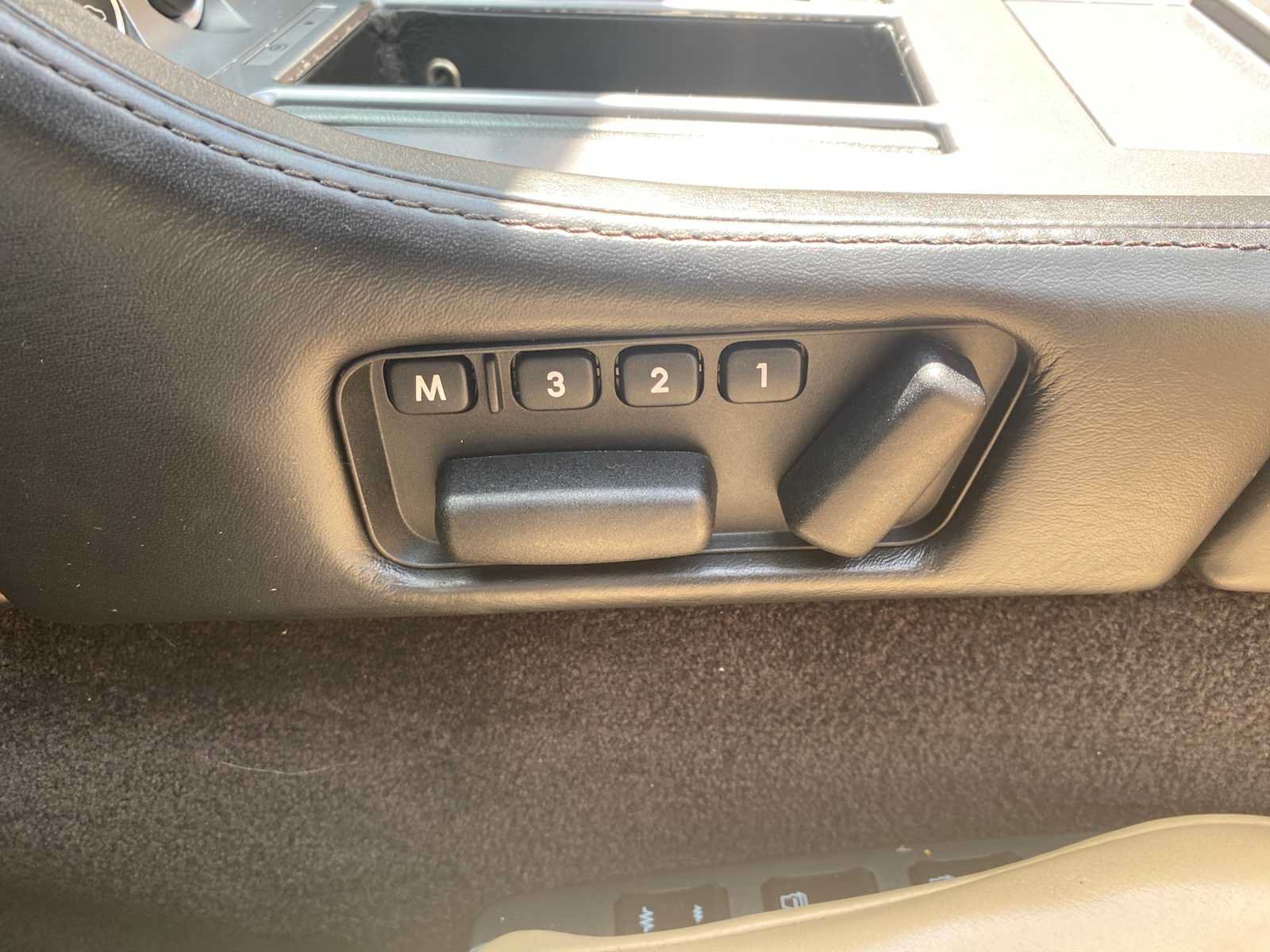 Used 2007 Aston Martin DB9 Volante RWD image 21