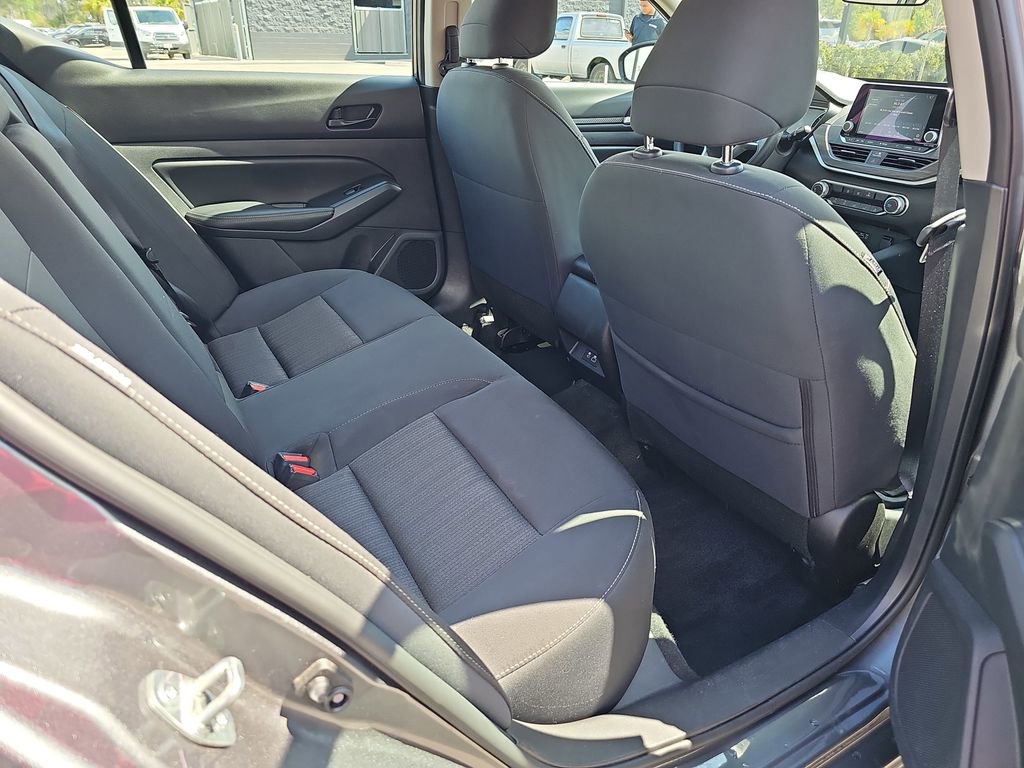 Used 2025 Nissan Altima 2.5 SV image 14