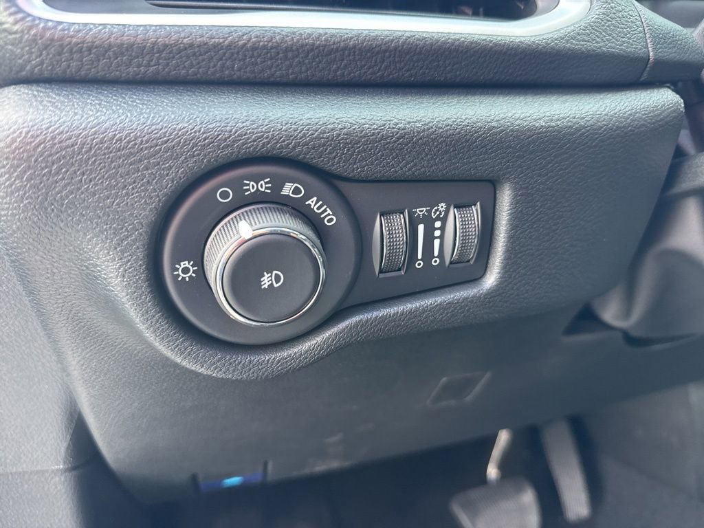 New 2026 Chrysler Pacifica Select image 23