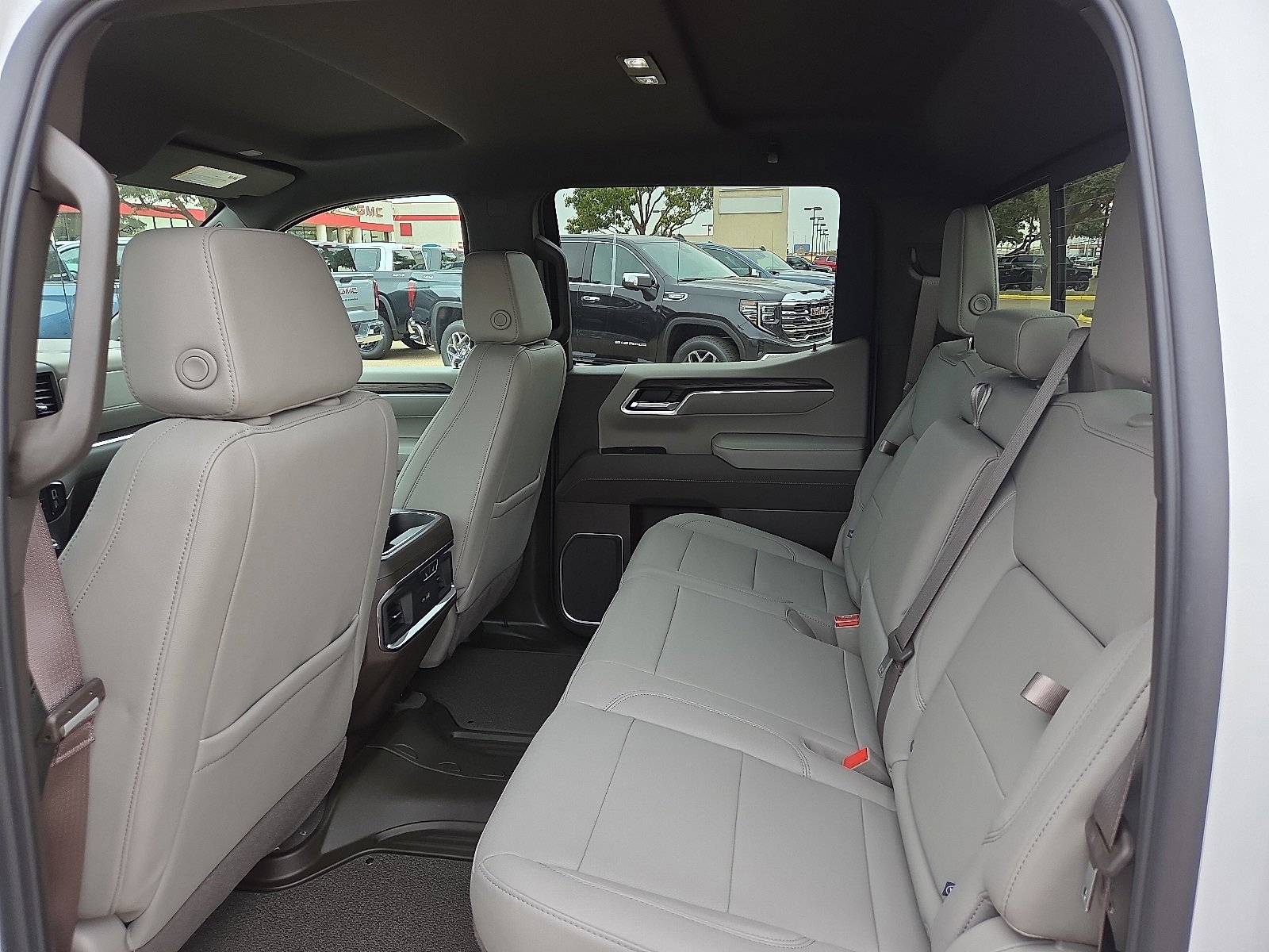 New 2026 GMC Sierra 1500 SLT image 8