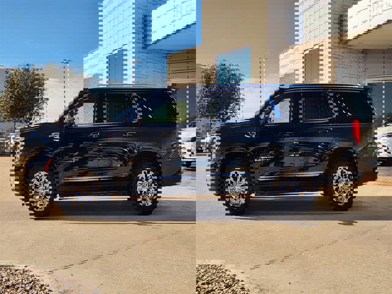 Used 2025 GMC Yukon Denali image 4