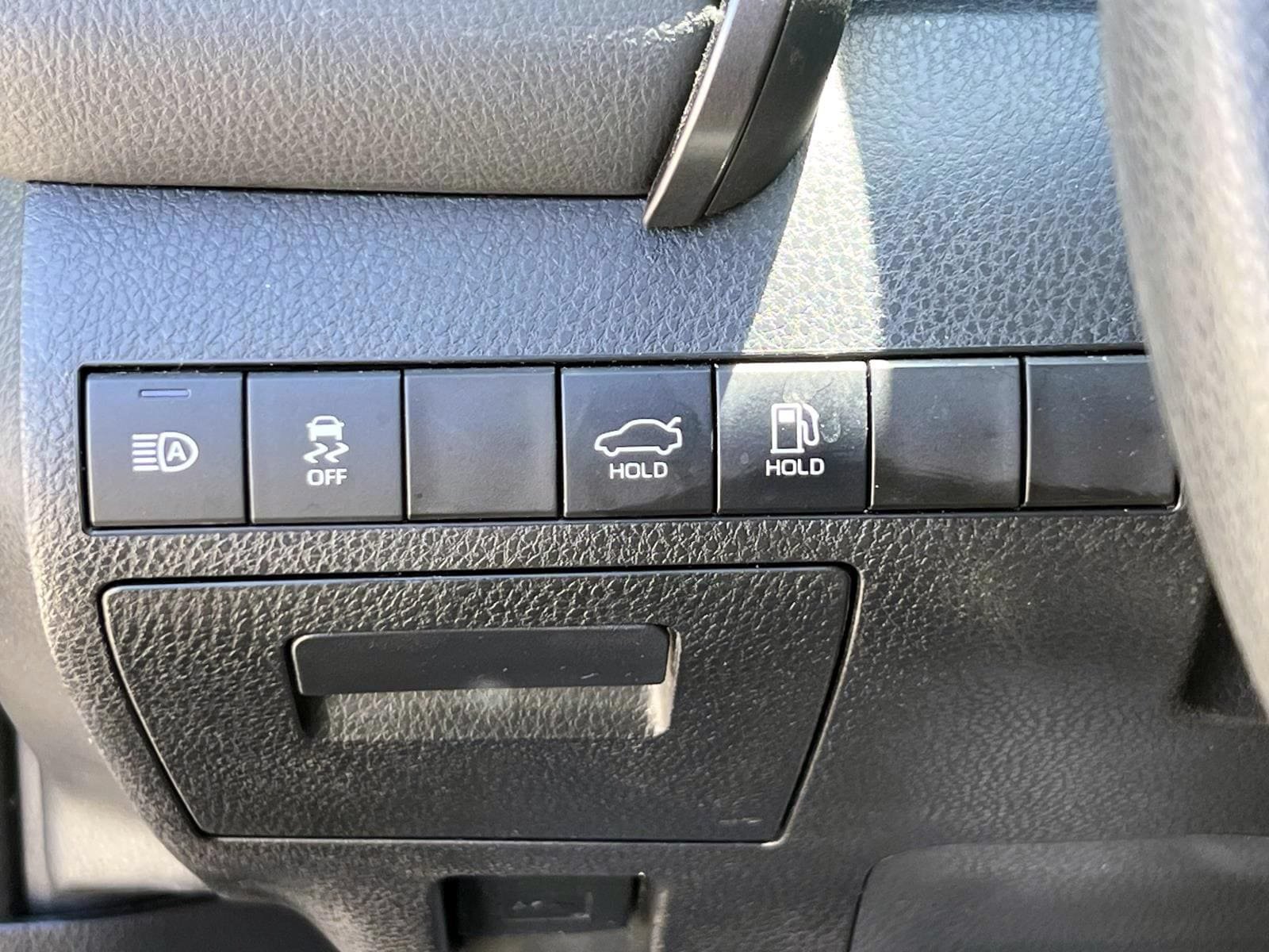 Used 2022 Toyota Camry LE AWD/4WD image 19
