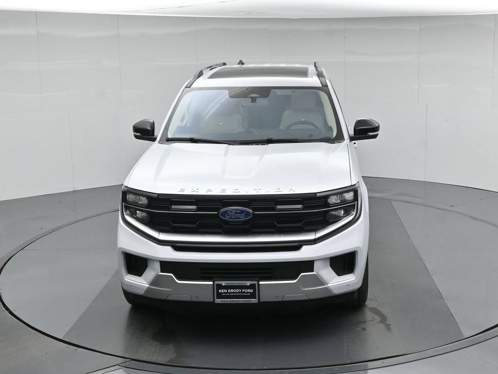 Used 2025 Ford Expedition Platinum w/ Driver's Package AWD/4WD image 45