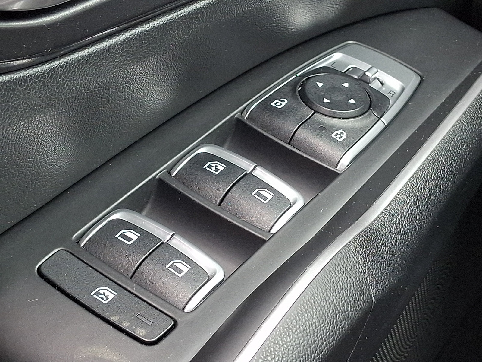 Used 2022 Kia Sorento LX AWD/4WD image 26