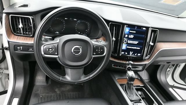 Used 2021 Volvo XC60 T6 Momentum AWD/4WD image 30